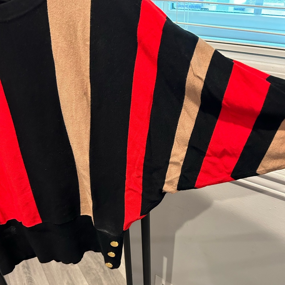 Never worn size large Dohlman 3/4 length sleeve. Ribbed hem